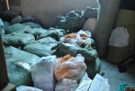 Nhà chức trách phát hiện 38 bao tải dứa màu xanh chứa gần 2 tấn mực khô xé làm giả. Ảnh: Phương Sơn.