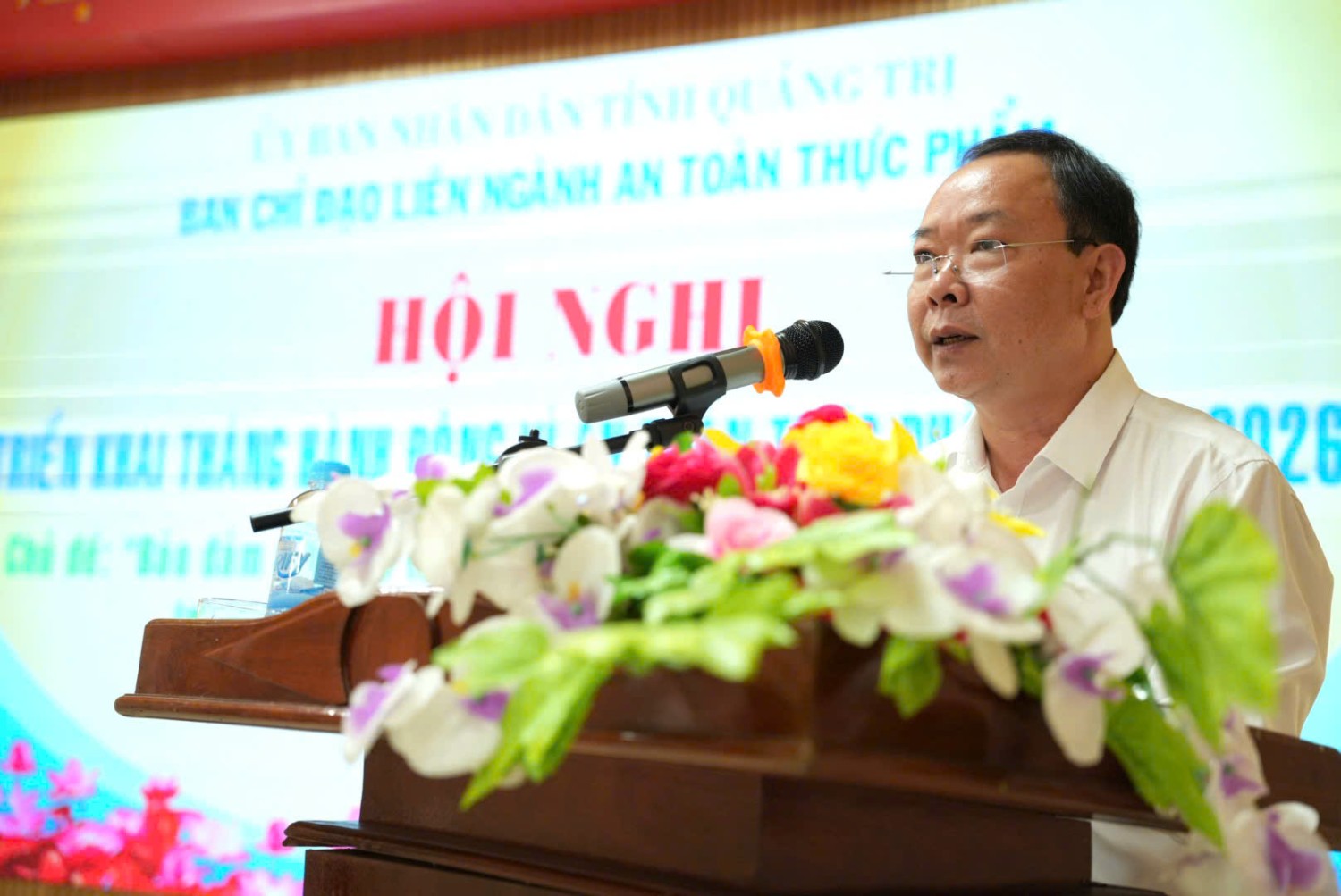 Đồng chí Đinh Viễn Anh-Phó GĐS Y tế, Phó Trưởng Ban Chỉ đạo phát biểu tại buổi Lễ